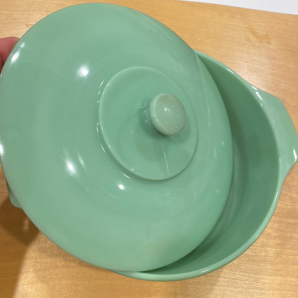 FIRE KING ANCHOR HOCKING GREEN JADEITE CASSEROLE 2Q 2000 oven microwave safe